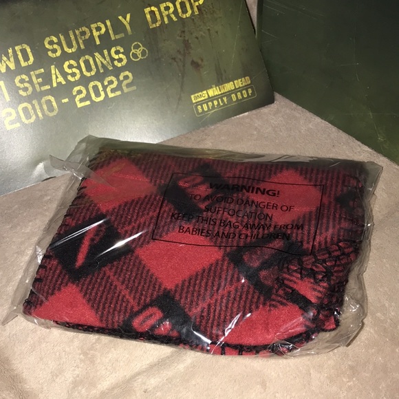 TWD Supply Drop Exclusive Holiday Scarf 🧣 New in packaging - Picture 4 of 4